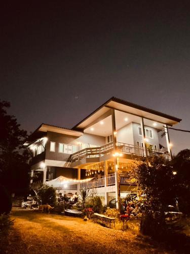 Pak Chong Villa | บ้านบนภู ปากช่อง พลูวิลล่า - with a housekeeper