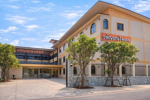 Nong Chaeng Hostel | วลัญชญ์ โฮเทล ศรีราชา