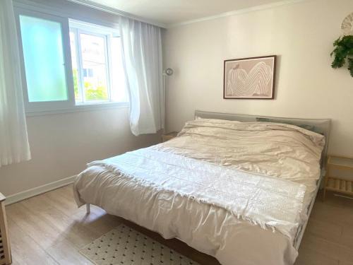 Itaewon Apartment | 마노아 문 Monoah Moon - Quiet 3BR Home near Itaewon Station