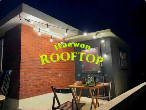Itaewon Villa | 이태원 가성비 해방촌옥탑 Namsan View Rooftop in Haebangchon 신흥시장
