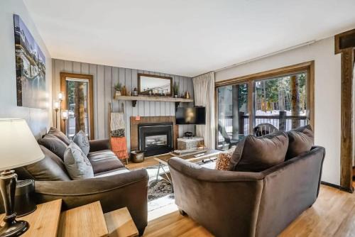 Warrior's Mark House | 1 BR Condo Walk to Lift and Main St Plus Pool with View