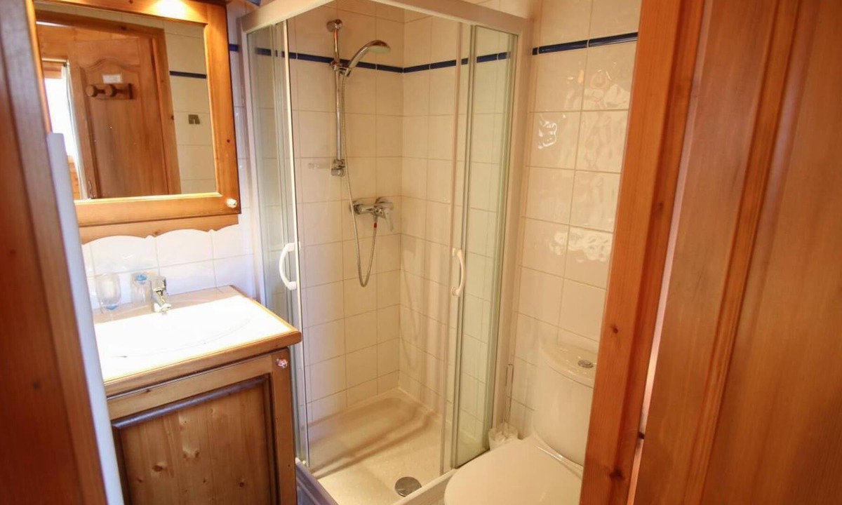 Bisanne 1500 Apartment | 100m from ski slopes, 1st floor, view mountain, balcony, parking, tv, ski locker, 70m², Les Saisies