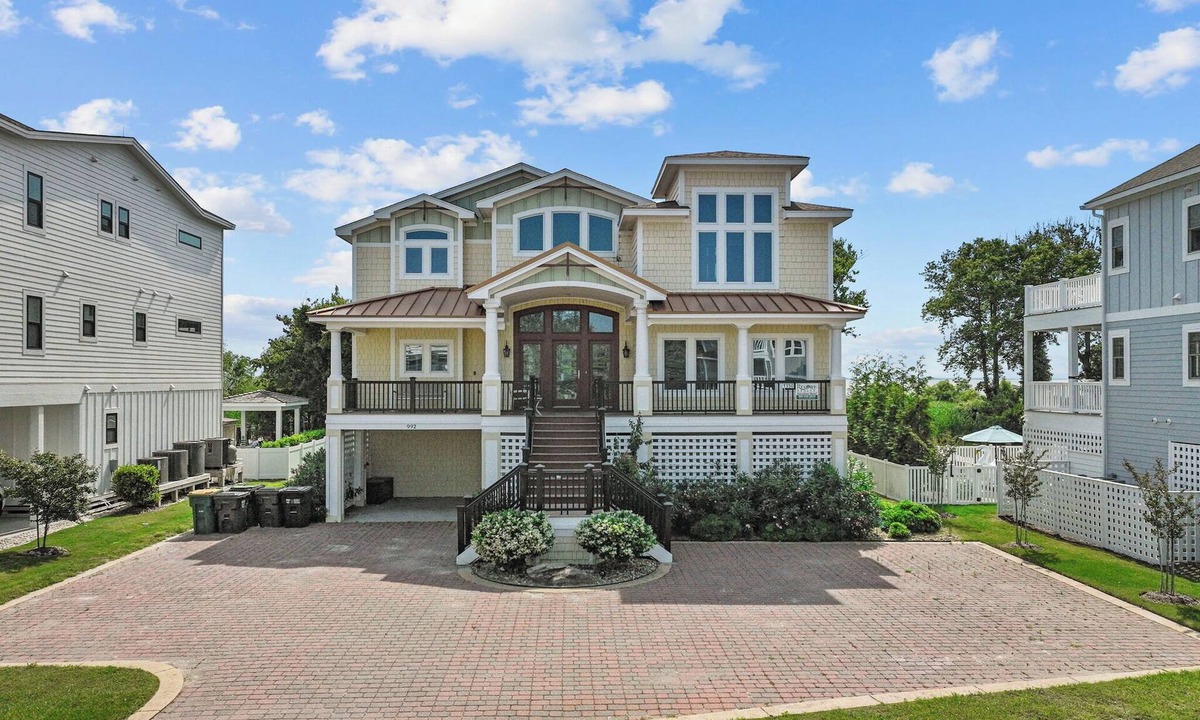 Corolla House | 1350 - Panache - Soundfront Retreat w/Pool, Private Dock & Hot Tub