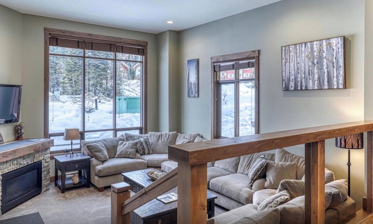 Sun Peaks House | 14 Village Walk! - Gorgeous Ski in/out - Great for Families!