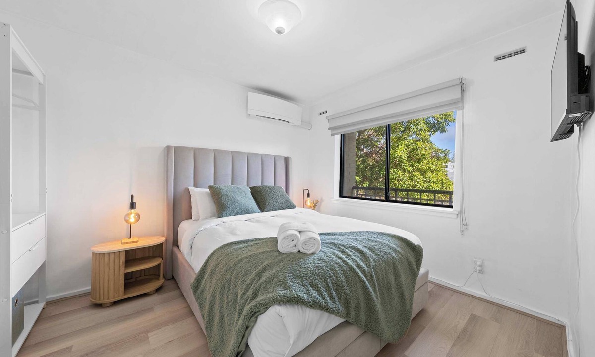 Mosman Park Apartment | 15 Calm & Cosy w Parking - Walk to Beach & Train
