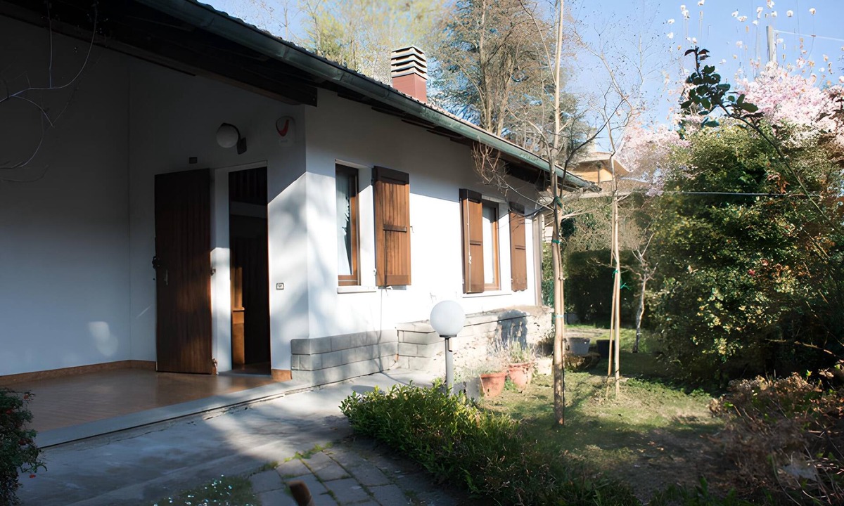 Serramazzoni Villa | 15 km from Maranello Villa Ferrari, sleeps 11, fireplace, billiards and foosball table