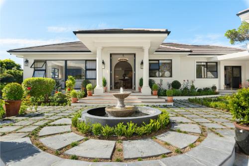 Constantia Villa | 19 Kreupelbosch Way