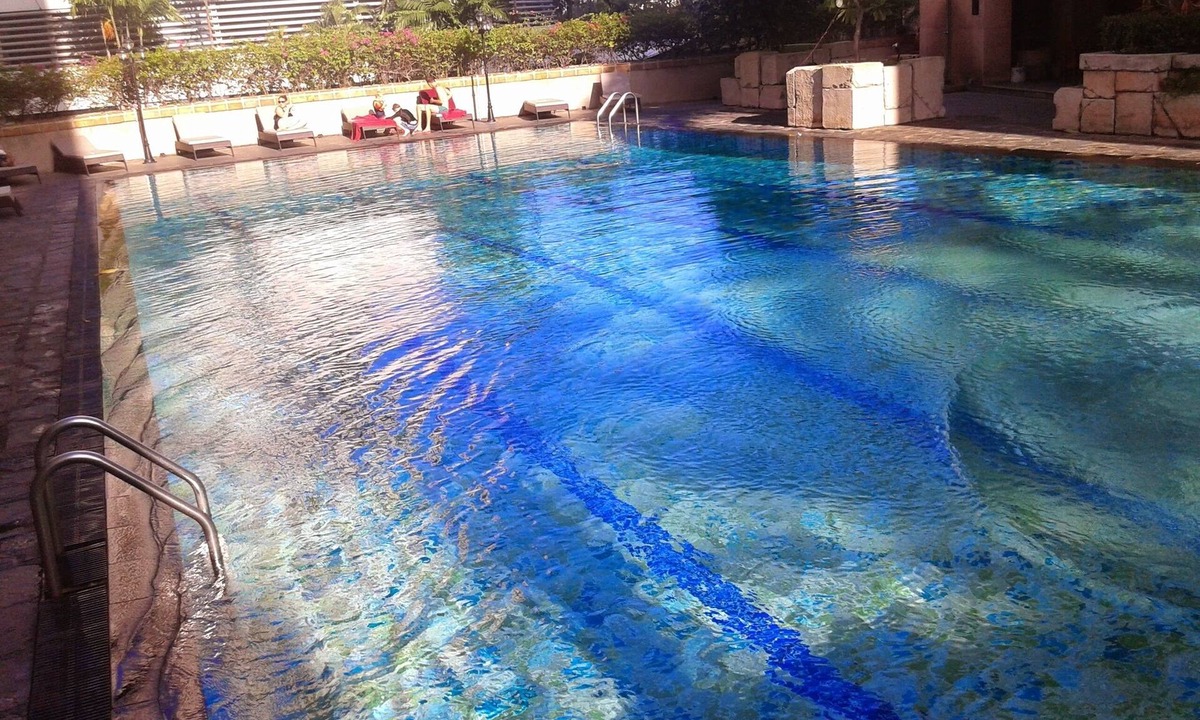 Khlong Tan Apartment | 2 bed 2 bath modern city center ground floor apartment. Free wifi, gym and pool