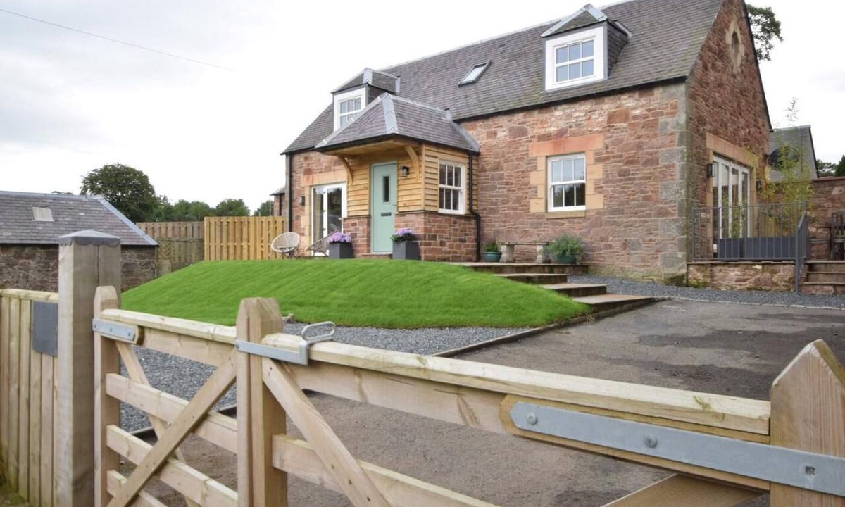 West Linton Cottage | 2 Bed in West Linton (oc-76383)
