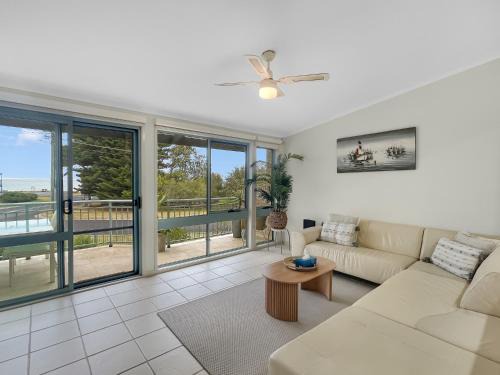 Long Beach House | 2-Bed Townhouse with Outdoor Area