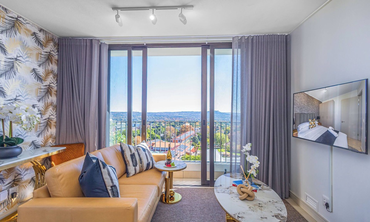 Greater Johannesburg Metropolitan Area Apartment | 2 Bedroom apartment with an amazing view, Wifi, AC & a restauarant onsite.