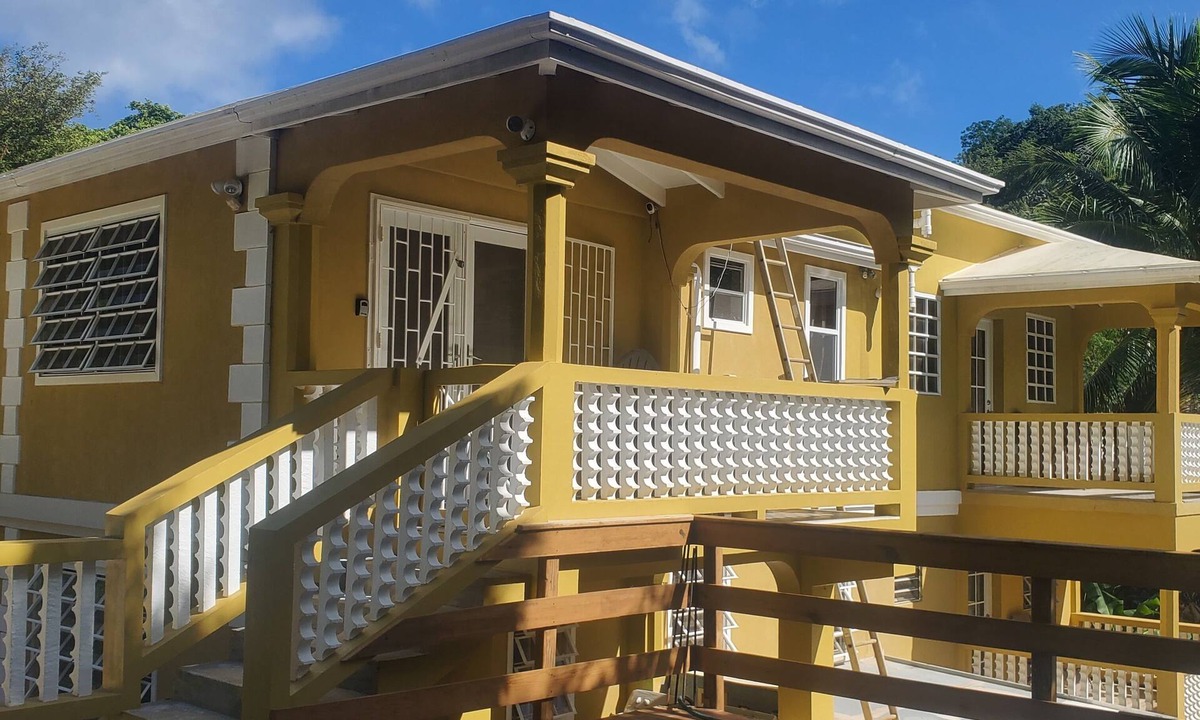 Estate Fortuna Apartment | 2 bedroom apartment 3 minutes walk to bay, close by beaches scenic views etc.