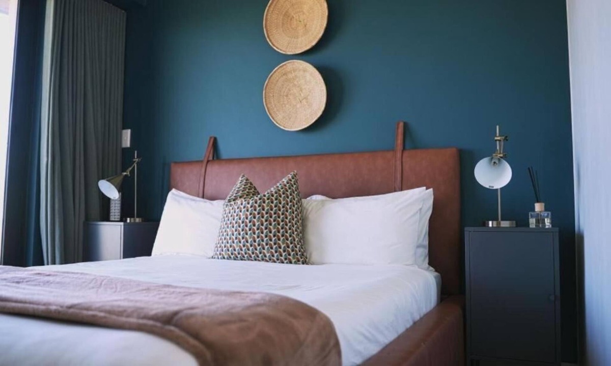 Observatory Apartment | 2-bedroom apartment in adorable Cape Town with AC and gym access