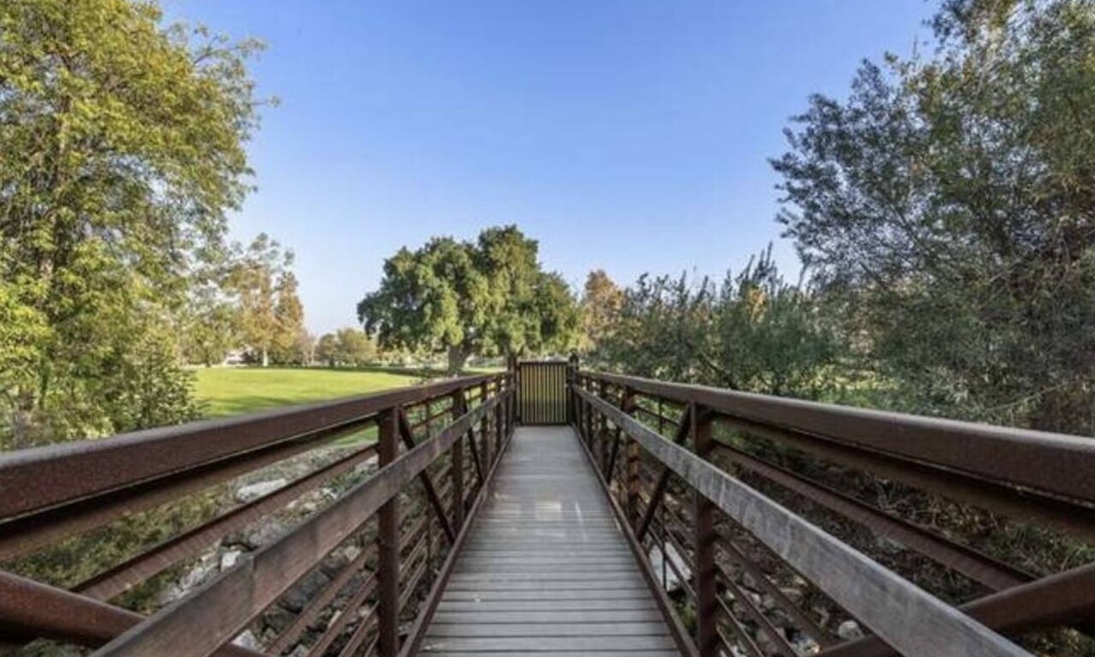 Calabasas Condo | 2-bedroom Condo in Heart of Downtown Calabasas