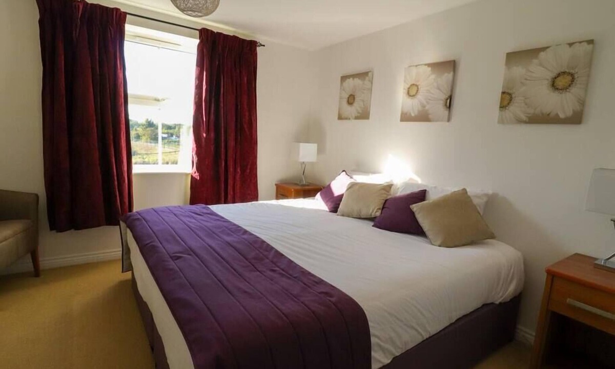 Thorpe Apartment | 2 bedroom - great location near train station & parking @Banbury