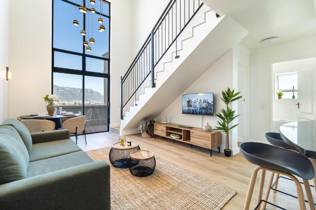Century City Apartment | 2 Bedroom, Mountain View Penthouse, Century City
