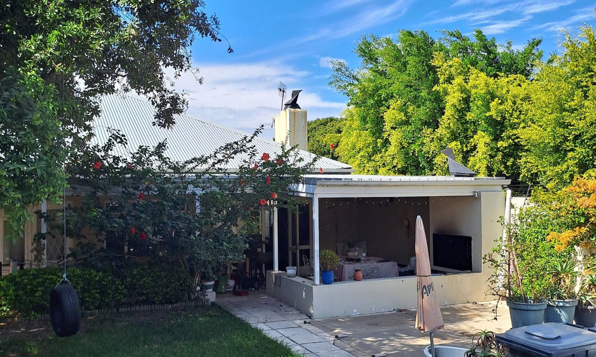 Claremont House | 2-bedroom, pet friendly, pool, in family friendly Cape Town neighborhood