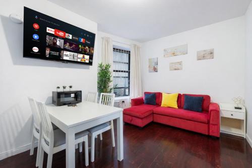 Bloomingdale Apartment | 2 Bedroom Stylish Unit