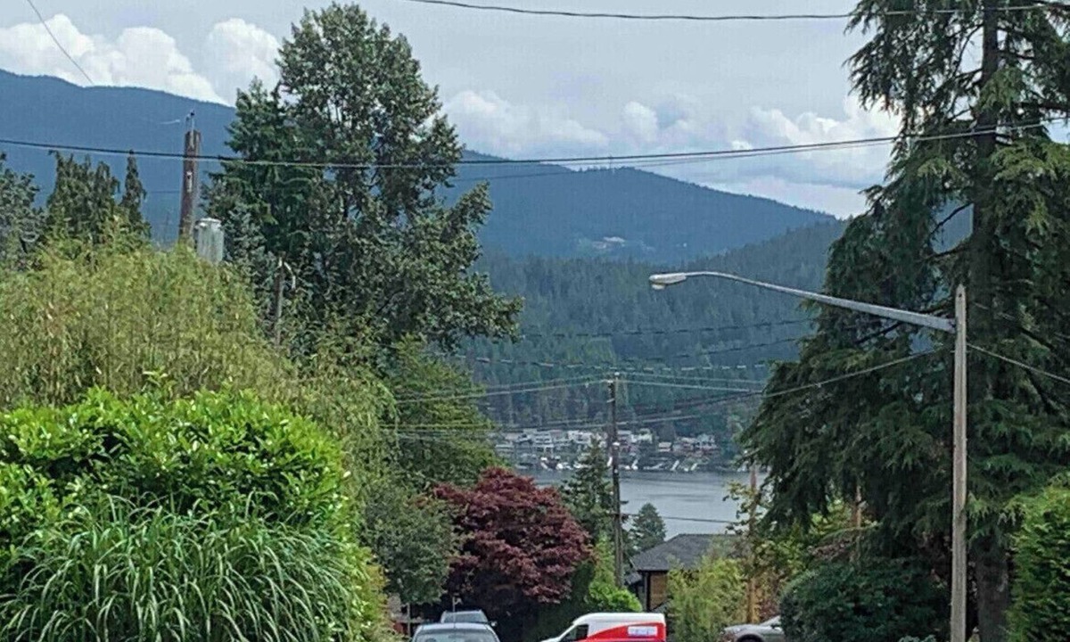 Deep Cove Apartment | 2 bedroom Suite, 5 minutes to Deep Cove