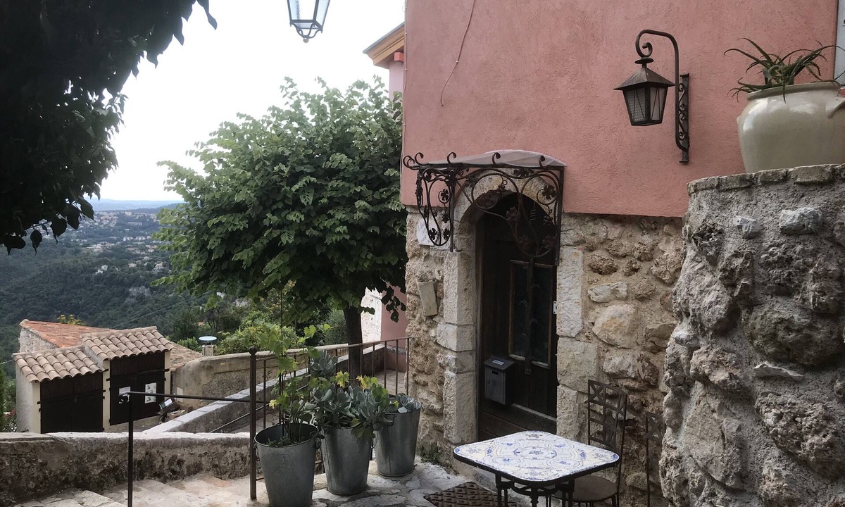 Saint-Jeannet House | 2* "brocante spirit" furnished accommodation
