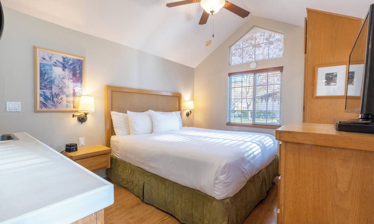 Napa Hotel | 2 Elegant Units | 1.2 mil to Napa Opera House | Onsite Pool | Free Parking