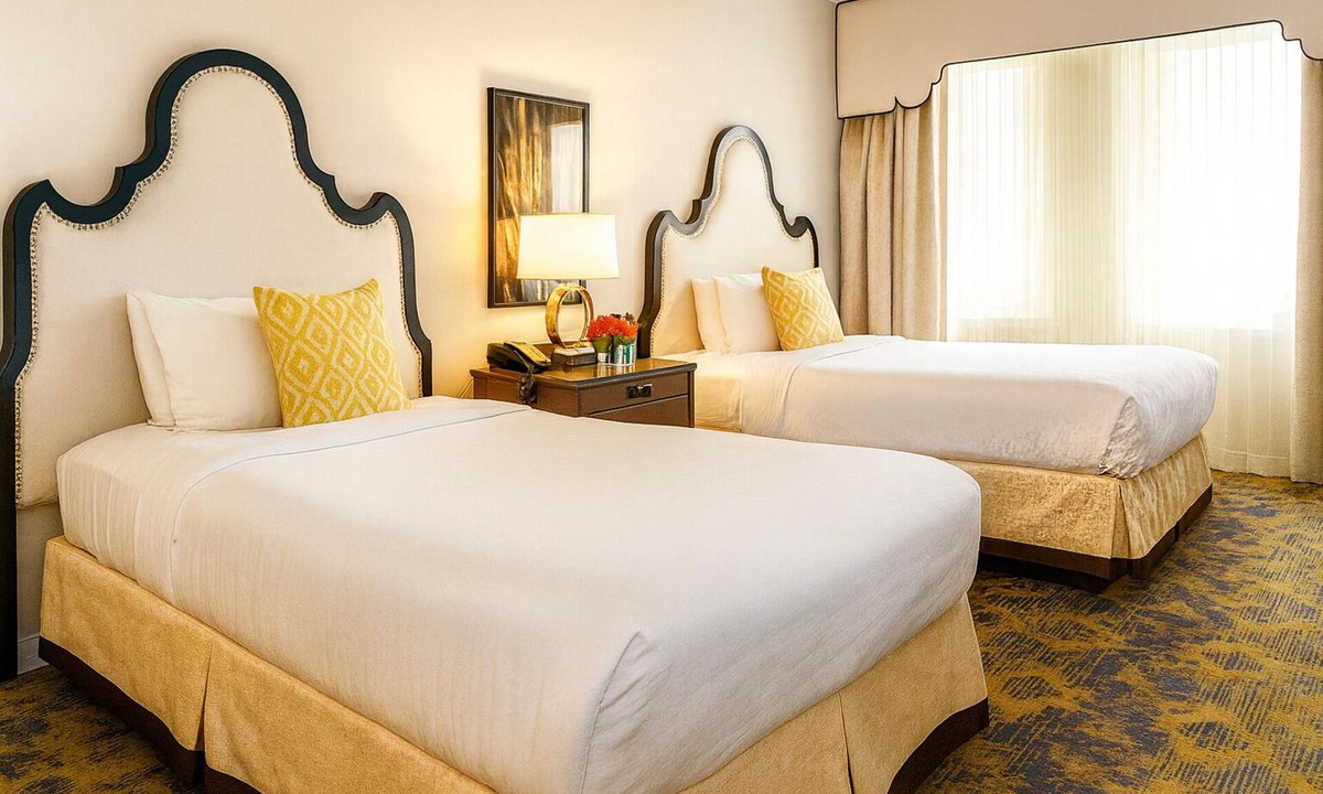 Kalorama Heights Hotel | 2 Family Friendly Units Near Dupont Circle & Embassy Row! Gym Access!