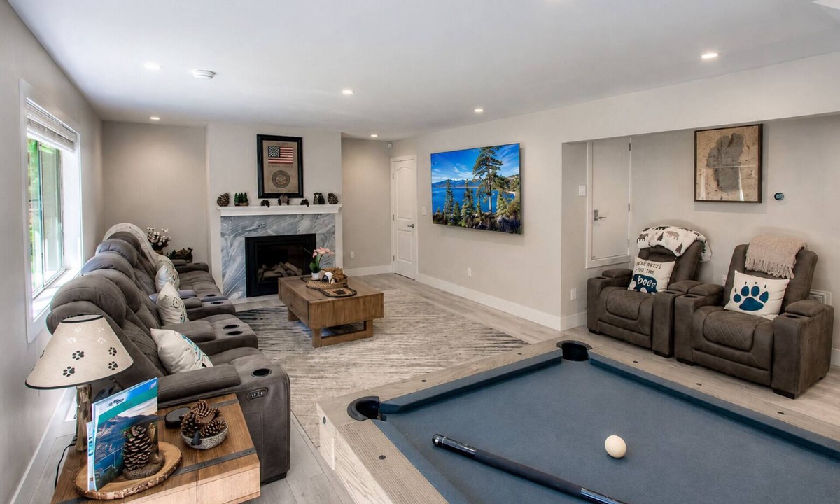 Stateline House | 2 Living Rooms | Pool Table | BBQ | Creek