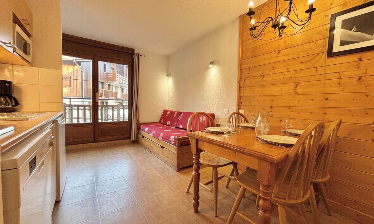 Flumet Apartment | 2-room apartment in Flumet - sleeps 4, pool, pets allowed