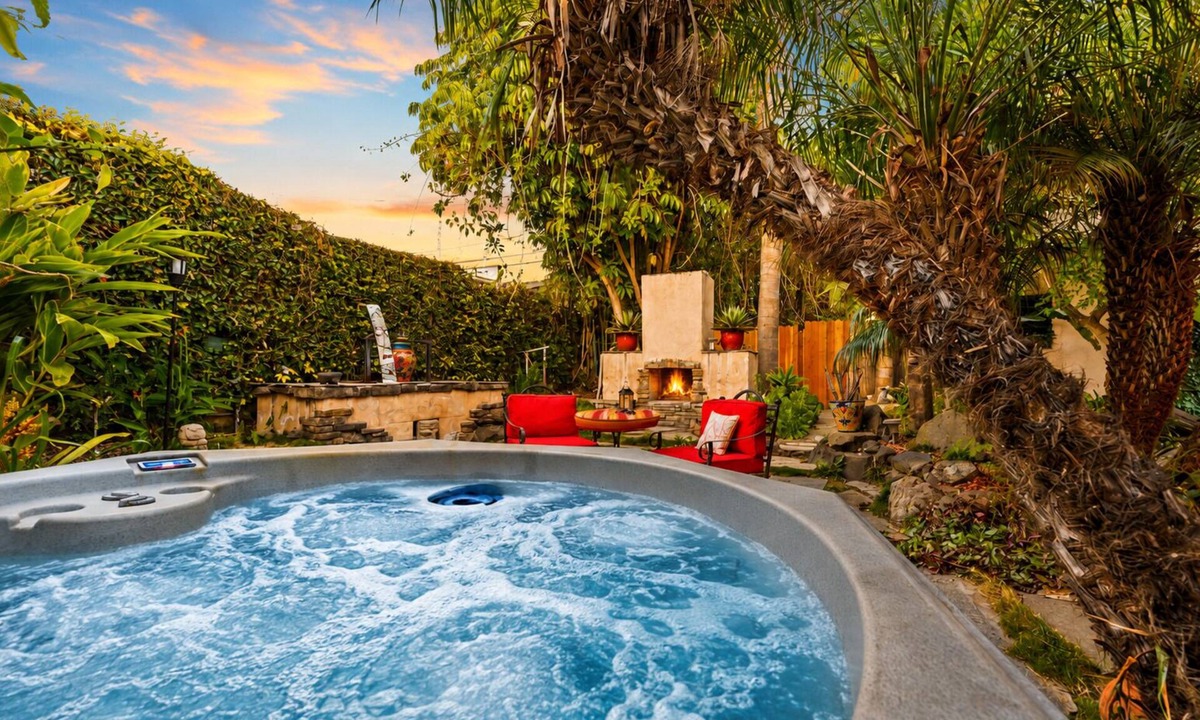 Ventura House | 20% Off July! Perfect For Families -Hot Tub*