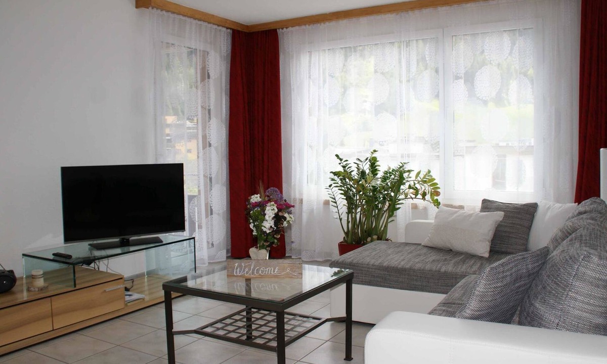 Davos-Platz Apartment | 2½-Zimmerwohnung by Interhome