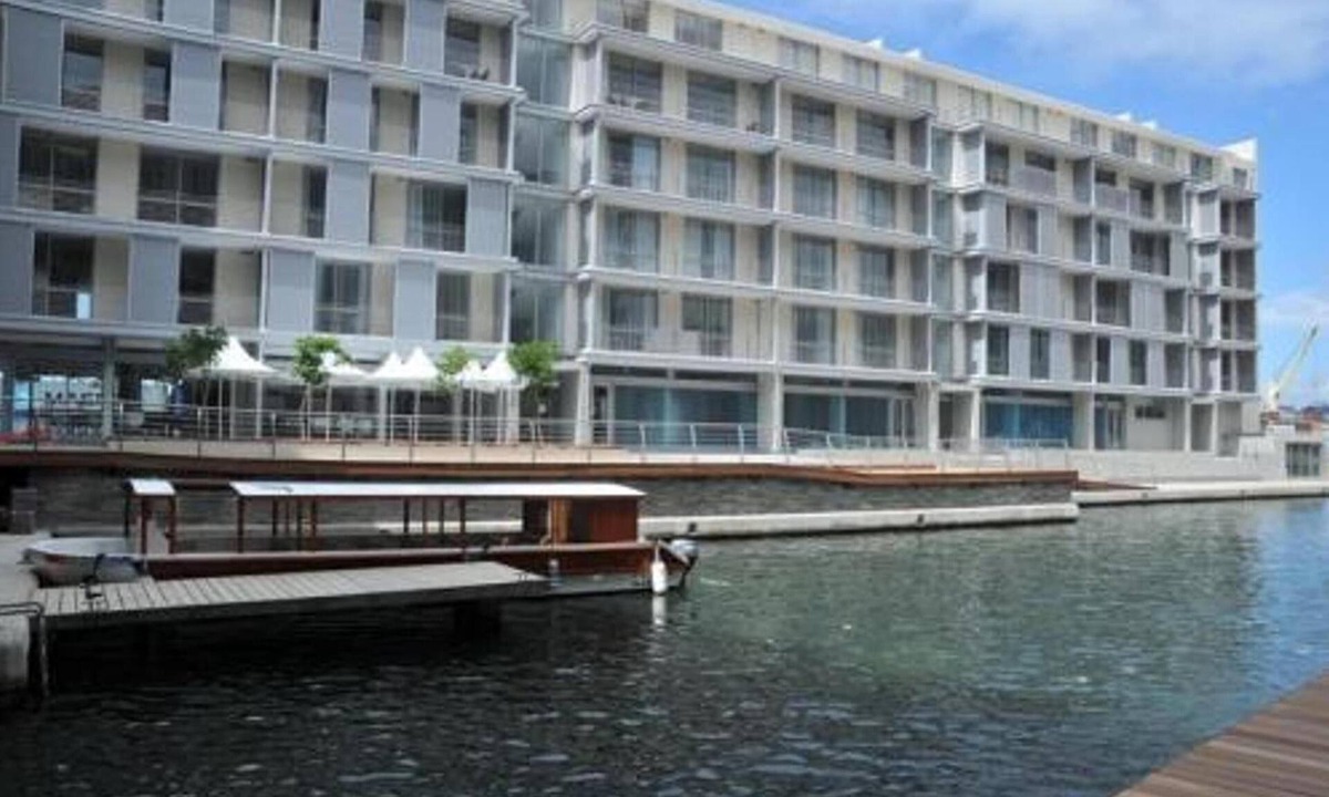 Victoria and Alfred Waterfront Apartment | 214 Harbor Bridge Apartment