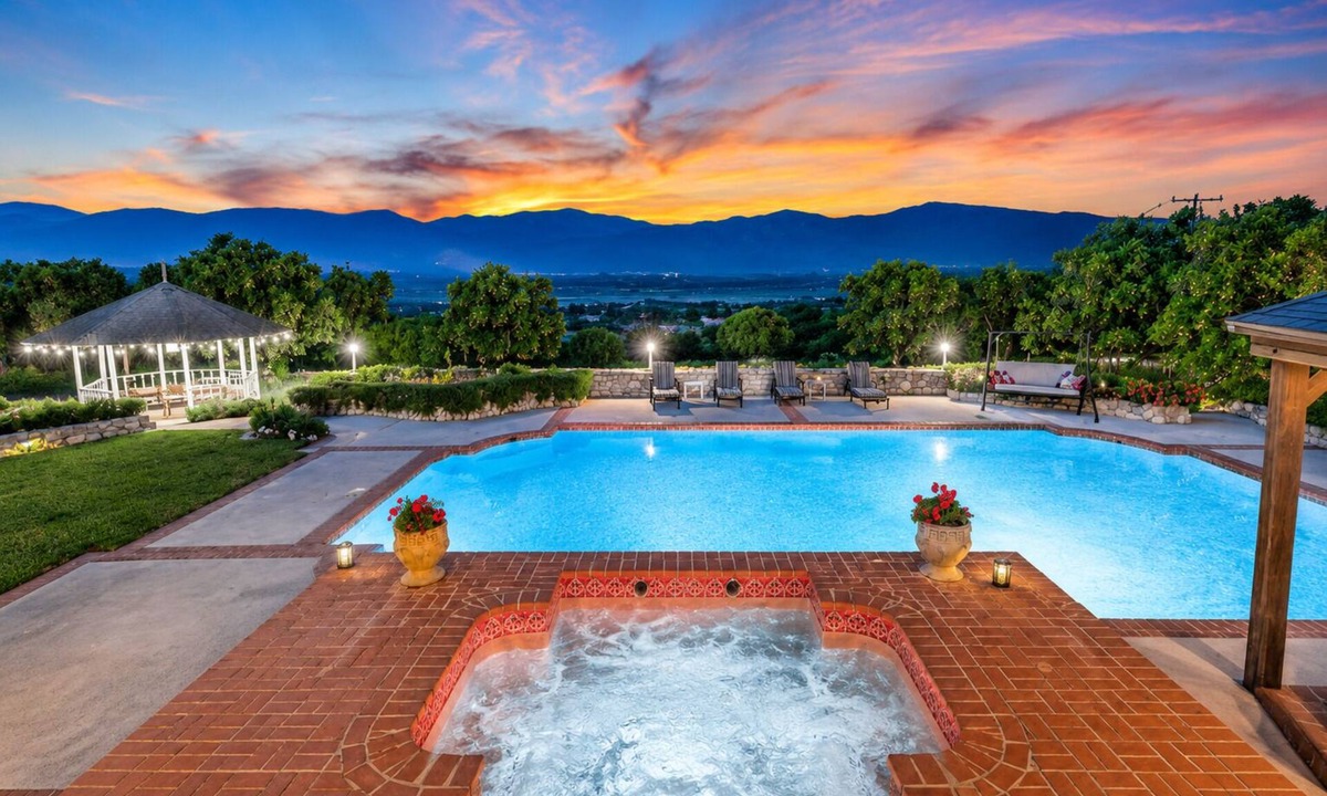 Fillmore House | 25% Off July 18-24 Great 4 Families -Pool, Jacuzzi