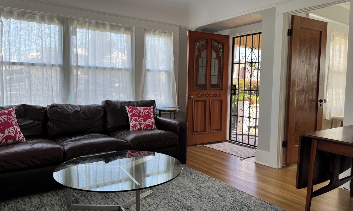 University Heights House | 3 BD CANYON COTTAGE, KEY LOCATION, BLOCKS FROM PRIDE PARADE