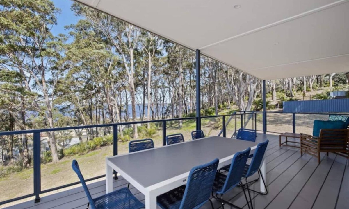 Long Beach Apartment | 3-Bed Coastal Getaway with Direct Beach Access