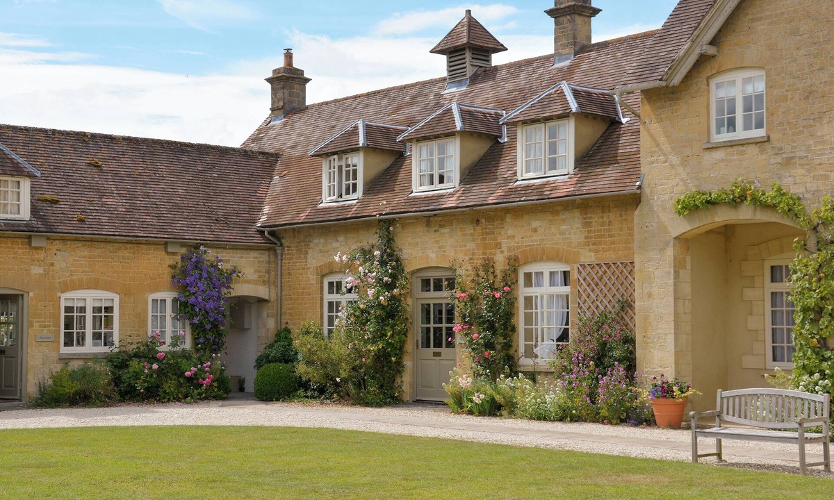 Chipping Norton Cottage | 3 bedroom accommodation in Bruern, near Chipping Norton