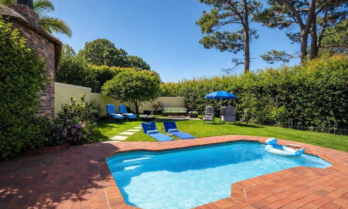 Constantia House | 3 Bedroom Family Home, Pool & Garden. Upper Constantia, Cape Town