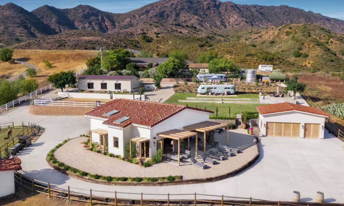 Agoura Hills House | 3-bedroom Mountain-View Farmhouse Ranch Retreat in the Santa Monica Mountains