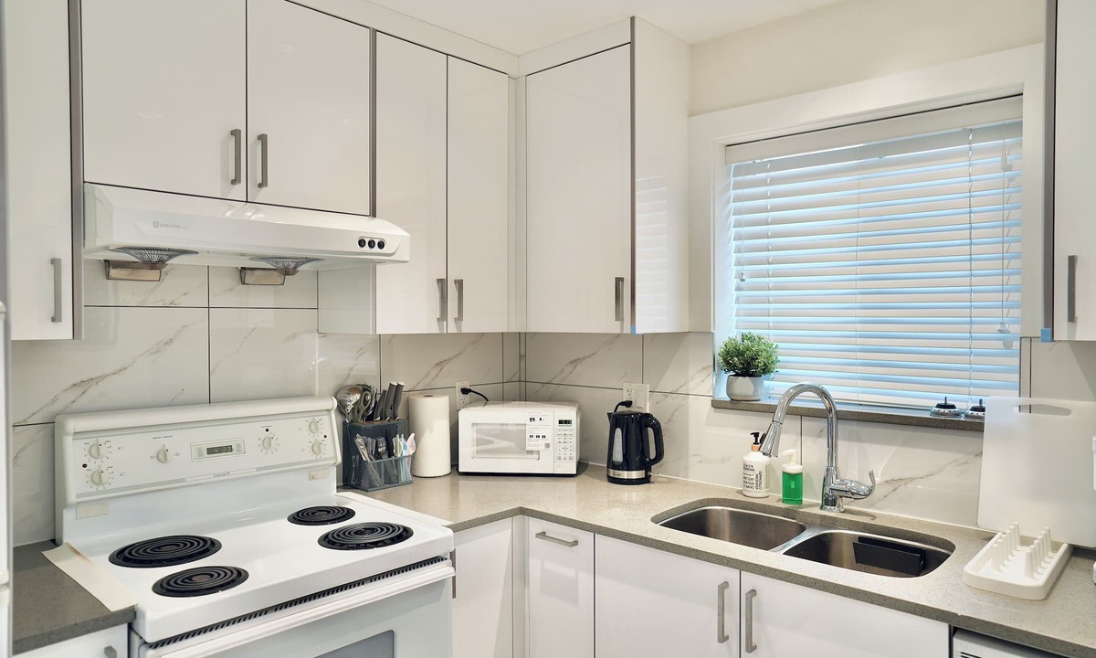 Knight House | 3-Bedroom Single House/1 Free Parking/Good Location in Vancouver