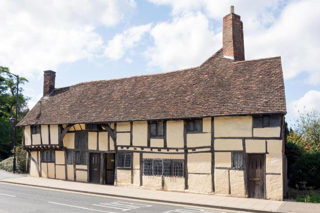 City Centre House | 3 MASONS COURT The Oldest House in Stratford Upon Avon, Warwickshire.