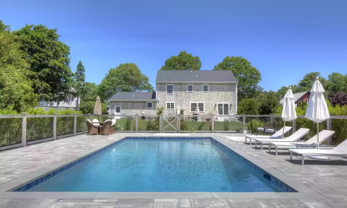 Middletown House | 3 minutes to beach, 10 minutes to Downtown Newport, pool and central air