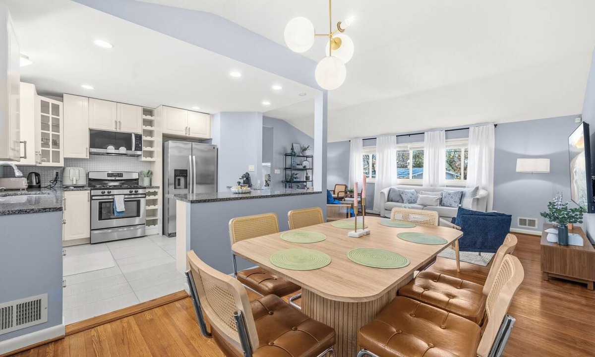 Oxon Hill House | 30+ nights, 4BR 2BA Near MGM Gaylord, Joint Base Andrews & DC, Move-In Ready