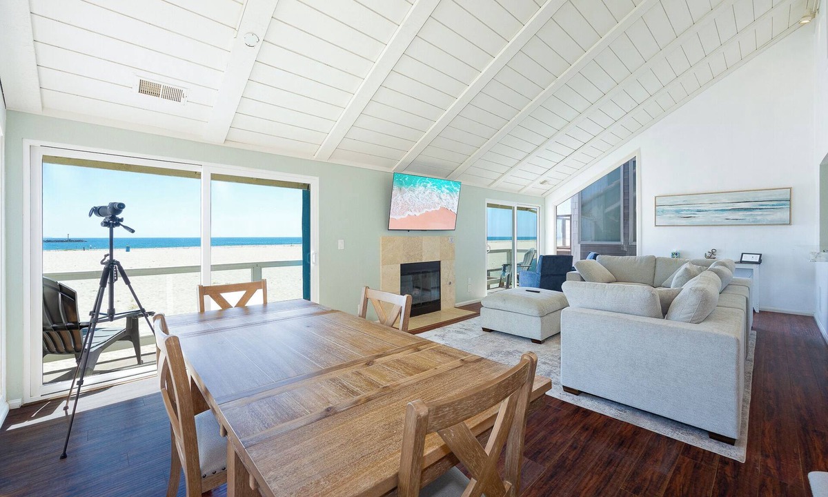 Hollywood House | 3371O Casa Del Mar - Oceanfront 4BR/3BA Beachfront Retreat in Hollywood Beach