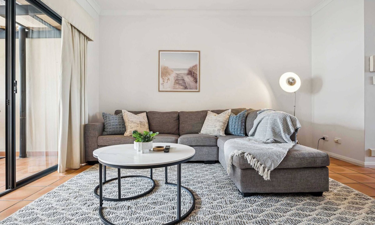 East Perth House | 3BR | City Views | 2 Car Park | Fast Wifi