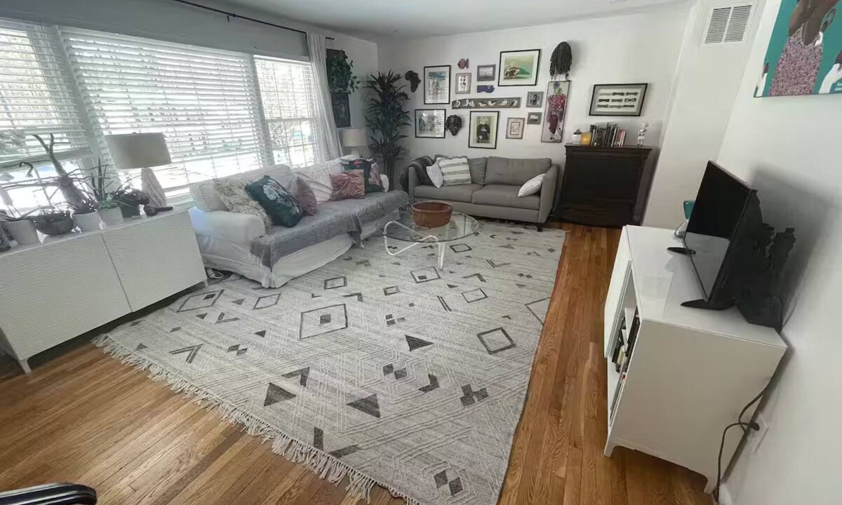 Aspen Hill House | 4-bedroom house in delightful Rockville- entrance to Rockcreek park at doorstep