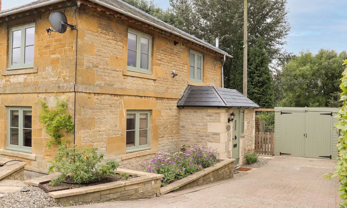 Paxford Cottage | 4 LOWER FOLLEY, pet friendly, with a garden in Chipping Campden