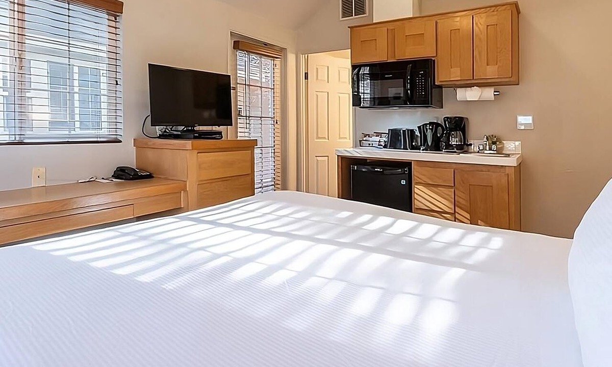 Napa Hotel | 4 Units | Pool & Free Parking | Near Downtown Napa