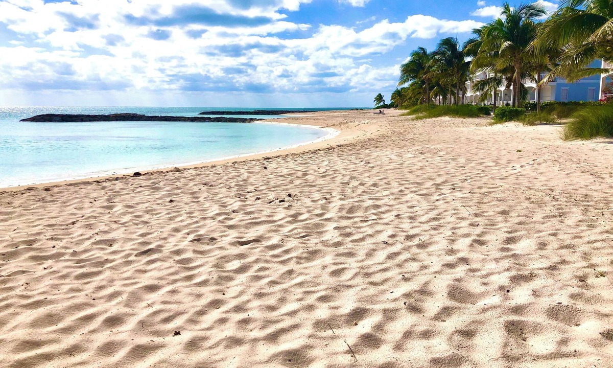 Palm Cay House | 4br - SANDY BEACH and pool in 50 steps! Tennis! Pickle! Gated community