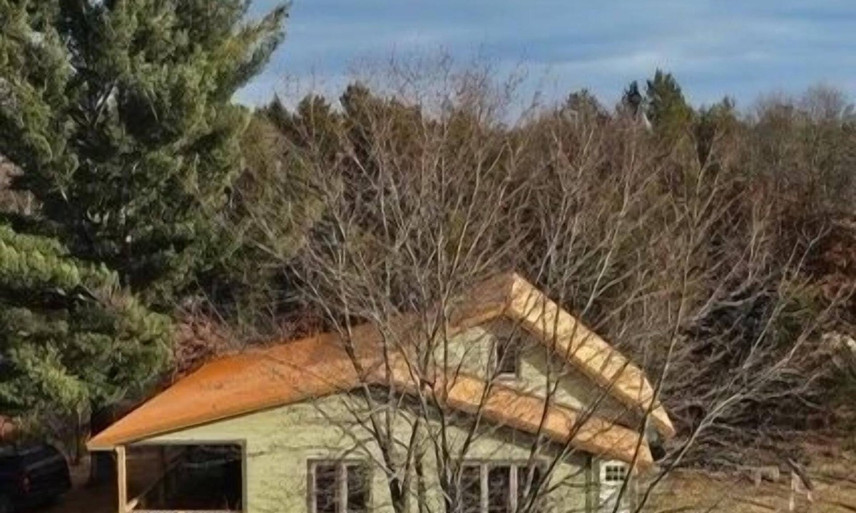 Babcock House | 5-bedroom house with WiFi and AC in Nekoosa 12 min from Necedah sleeps 14