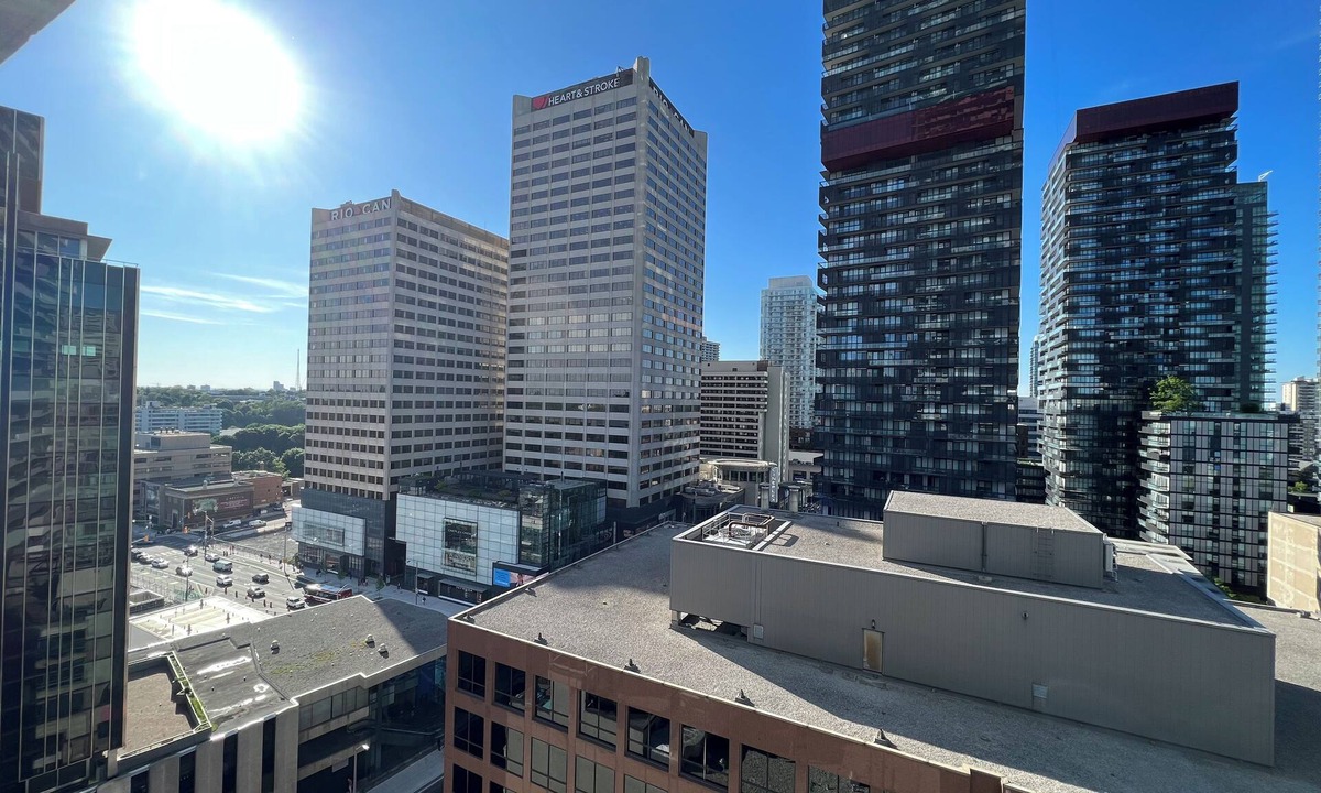 Mount Pleasant West Condo | 5 minutes to the Downtown Family-sized condo Restaurants and Bars.