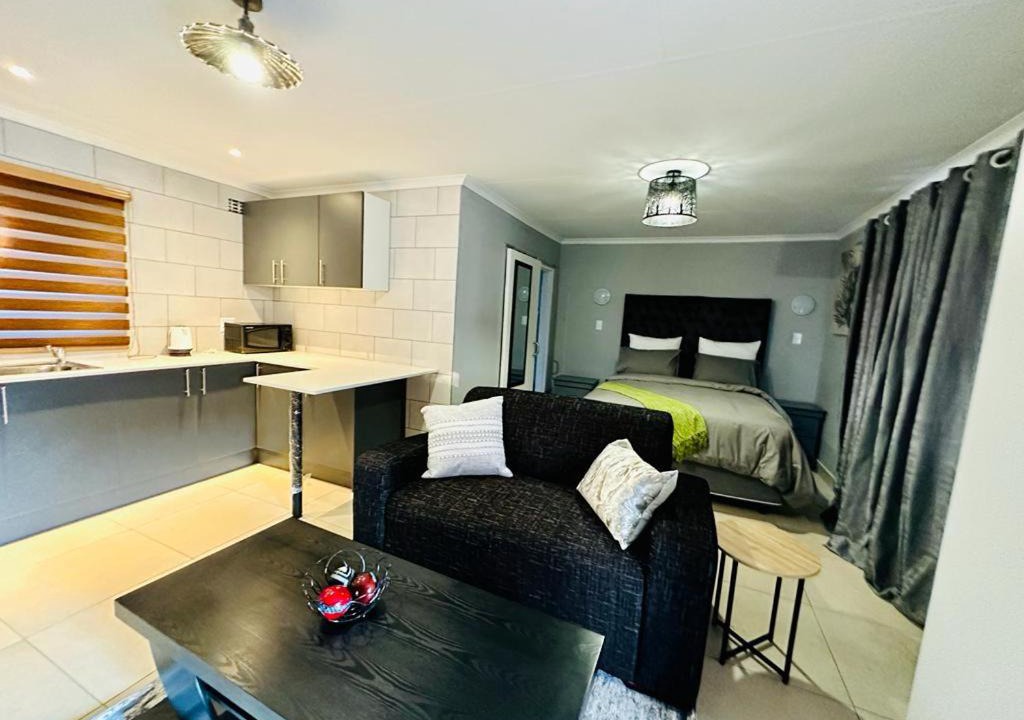 Bezuidenhout Valley Apartment | 6 the Curve Unit 12